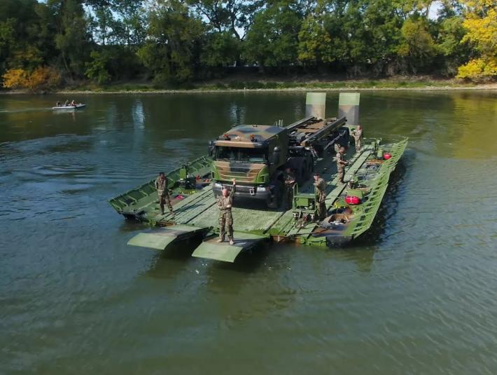 Pont Flottant Motorisé Rénové : la solution aux besoins de franchissement tactique   